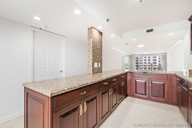Building Photo - 3901 S Flagler Dr