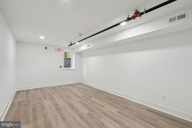 Building Photo - 528 W Berks St