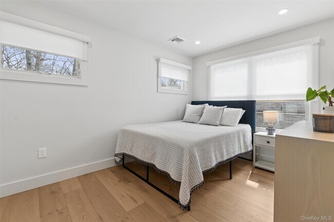 Building Photo - 6 W Landing Rd