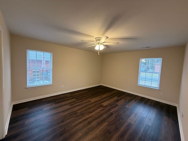 Building Photo - 110-112 Lyons Dr NW