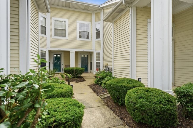 Building Photo - 1117 Hawthorne Ln