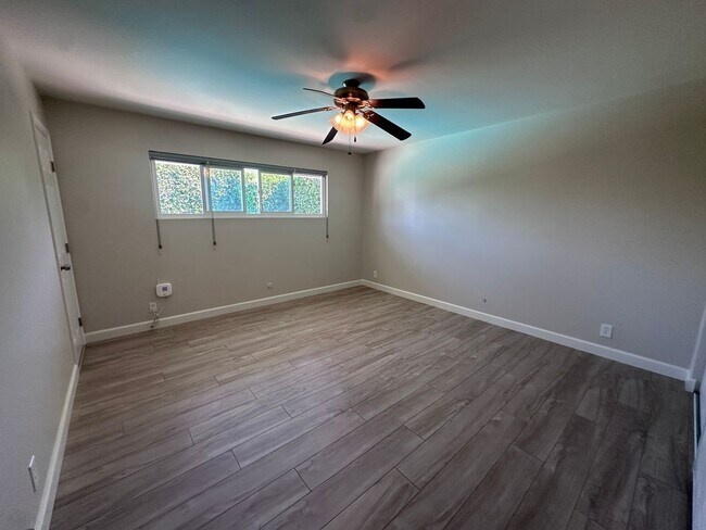 Building Photo - BACK ON MARKET - 3 bed 2 bath fully remode...