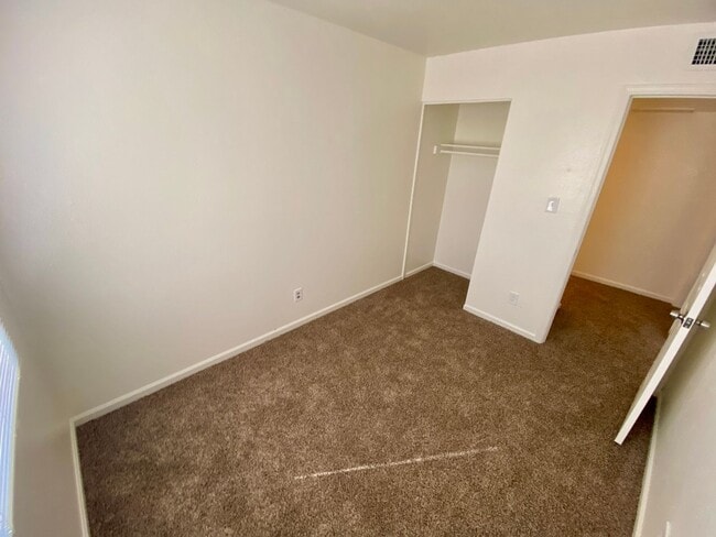 Building Photo - MOVE IN SPECIAL 3 Bedroom 1 Bathroom in Hallcraft Villas