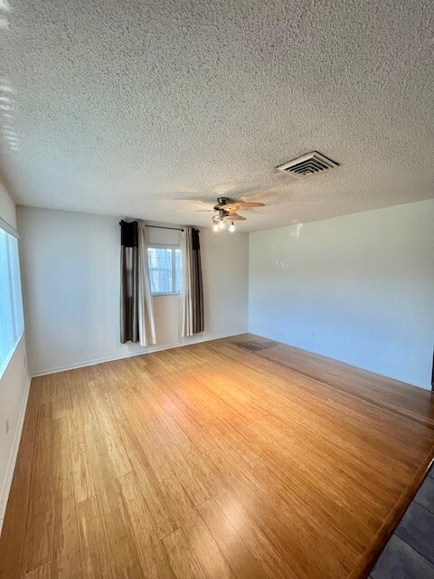 Building Photo - 212 NE Madison Cir N