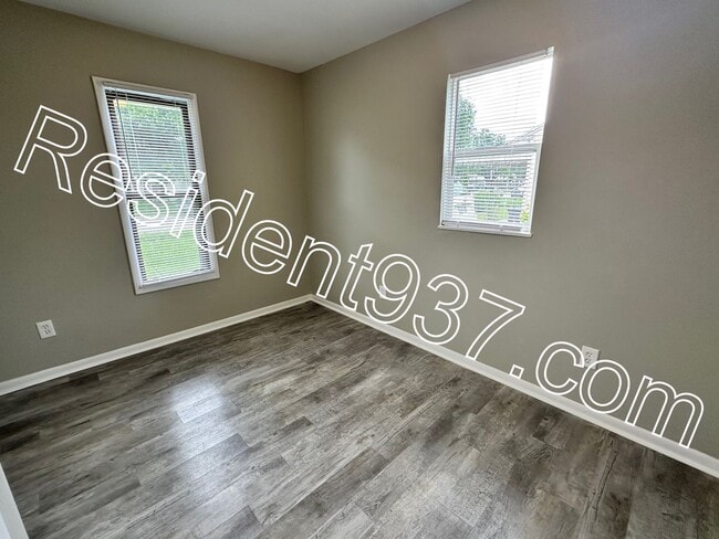 Building Photo - 3 Bedroom 1 Bath