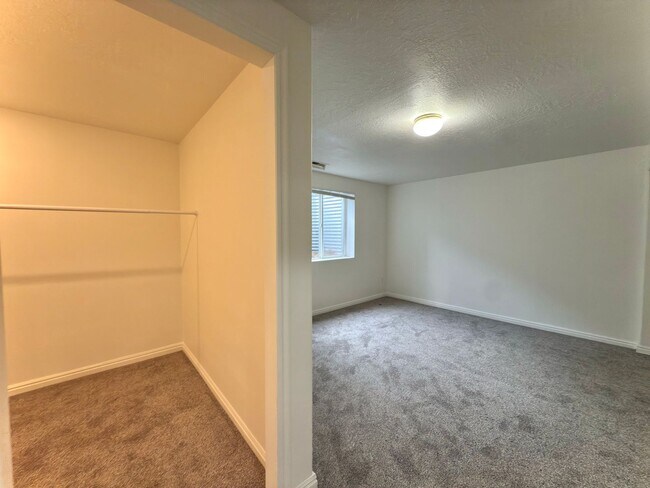 Building Photo - 533 S 450 E