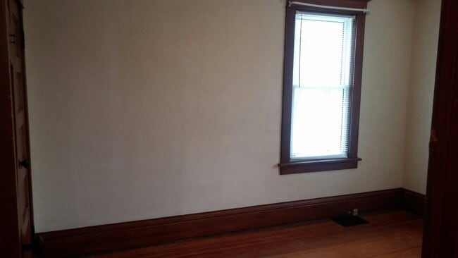 Building Photo - 1002 Burr