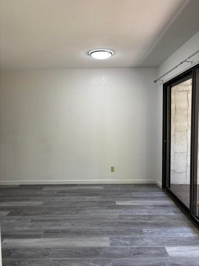 Building Photo - 5175 E Waverly Dr
