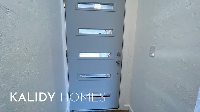 Building Photo - 702 Amity Ln