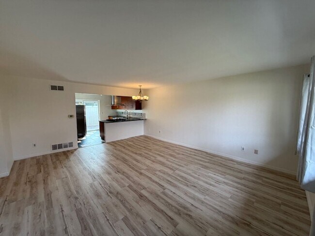 Building Photo - 8070 Worthy Dr