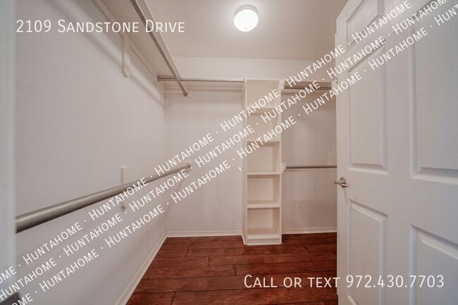Building Photo - 2109 Sandstone Dr