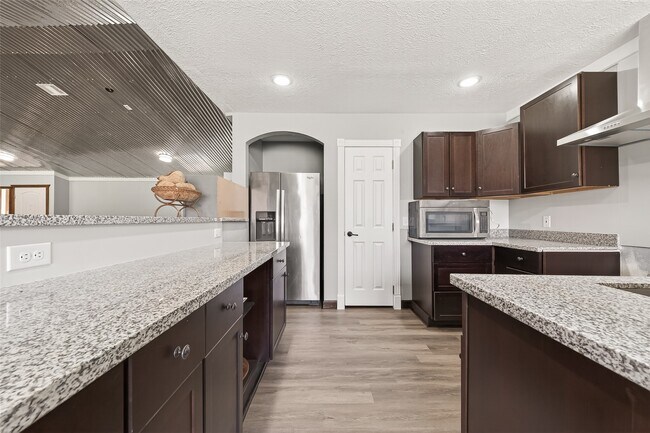 Building Photo - 403 Wrangler Rd