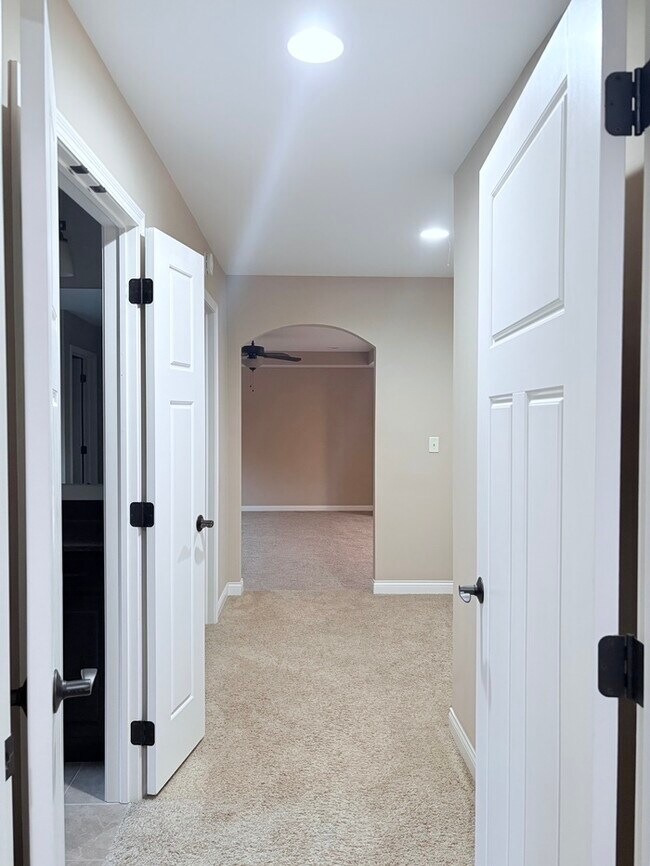 Building Photo - Charming 4 beds 2 bath in Lewis Center!