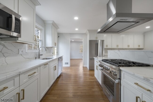 Building Photo - 6 Windsor Way