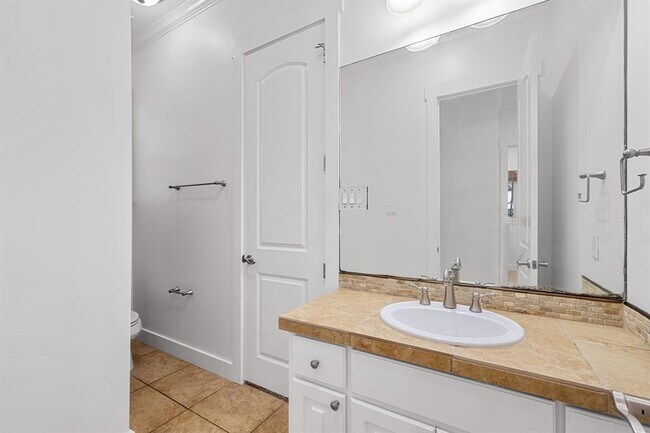 Building Photo - 1607 Chelsea Ln