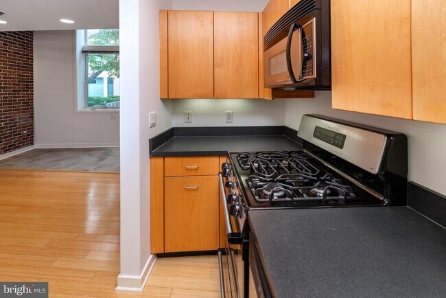 Building Photo - 36 Moore St