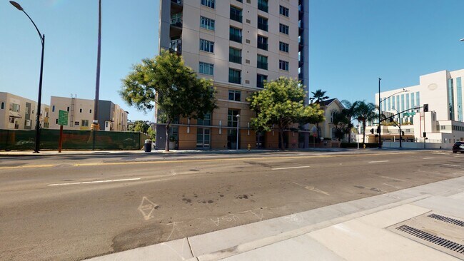 Building Photo - 175 W St James St
