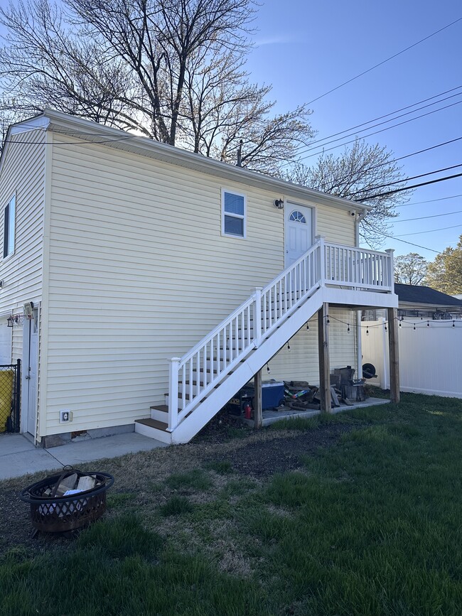 Building Photo - 902B Edgerly RD