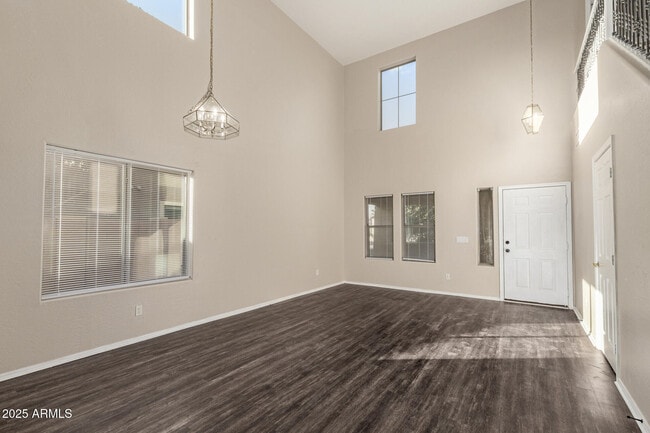 Building Photo - 3545 E Crescent Way