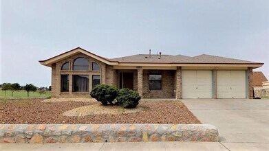 Building Photo - Northeast El Paso 5bed Refrig A/C house in...