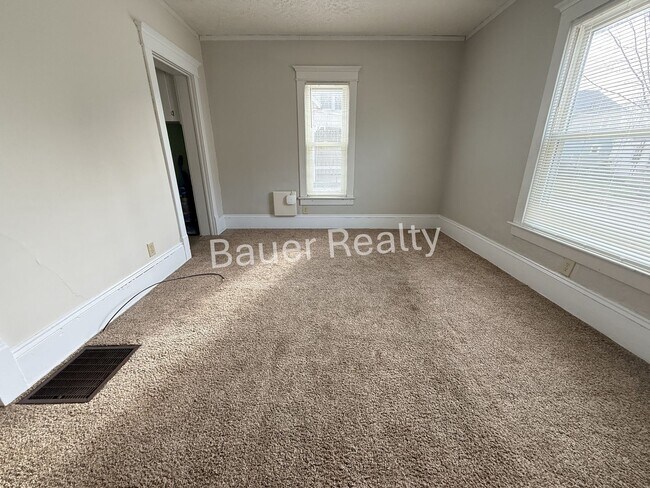 Building Photo - 3 Bedroom single family home