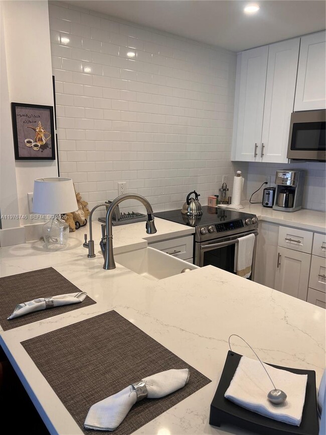 Building Photo - 400 N Riverside Dr