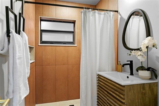 Building Photo - 4504 W Lamb Ave