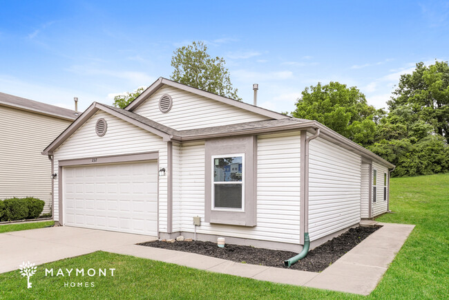 Building Photo - Glorious 3 Bedroom