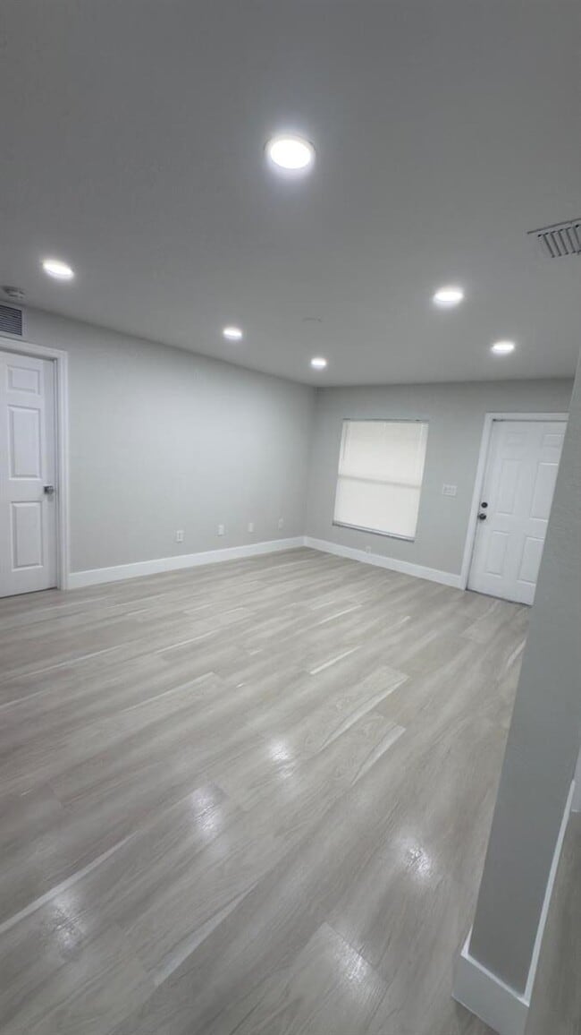 Building Photo - 1215 NW 2nd St