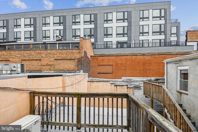 Building Photo - 1909 Aliceanna St