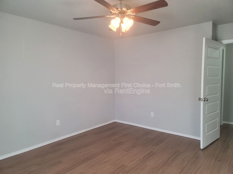 Building Photo - 2108 Ingalls Ln