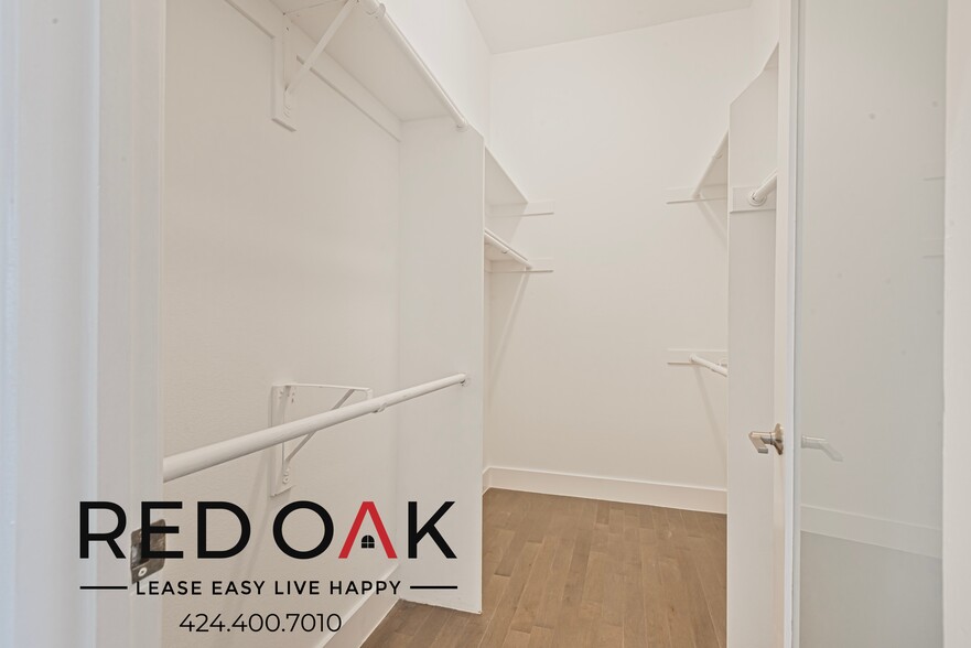 Building Photo - 8811 Burton Wy