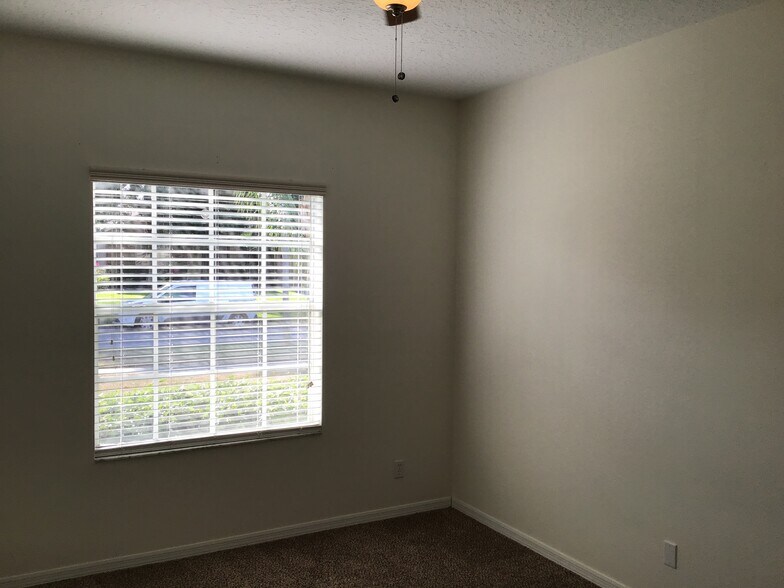 Building Photo - 3961 Long Branch Ln