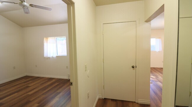 Building Photo - One bedroom house midtown Bend