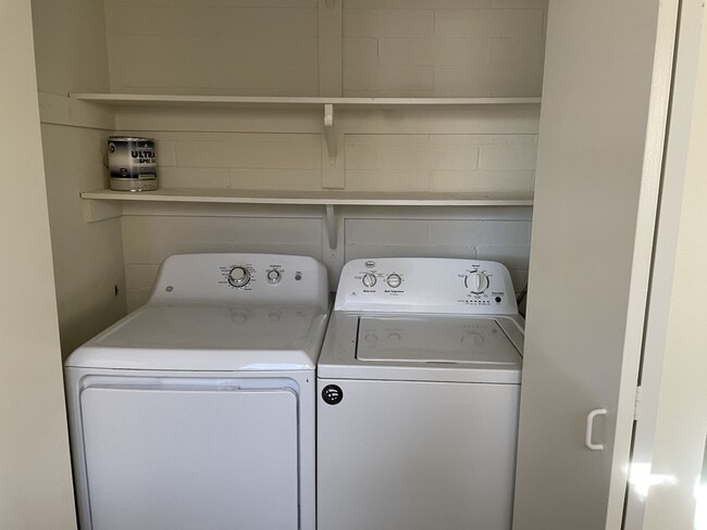 Building Photo - 230 N Calle Acuarela