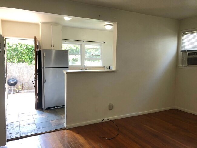 Building Photo - 1240 Tamarind Ave