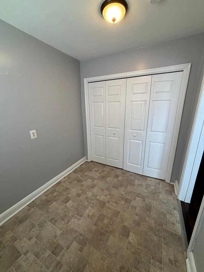 Building Photo - 4 Bedrooms 2 Bathrooms, 21239