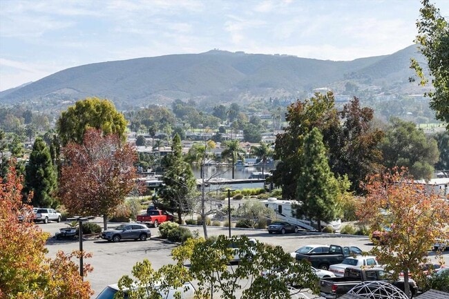 Building Photo - 1560 Circa Del Lago