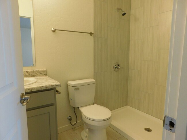 Building Photo - Newer Construction close to Community Hospital