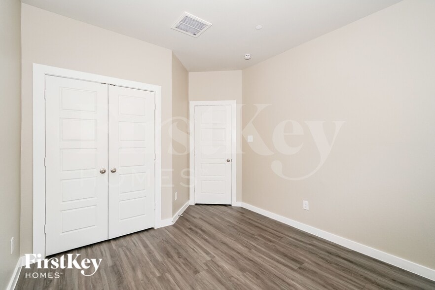 Building Photo - 309 N Centro Cir