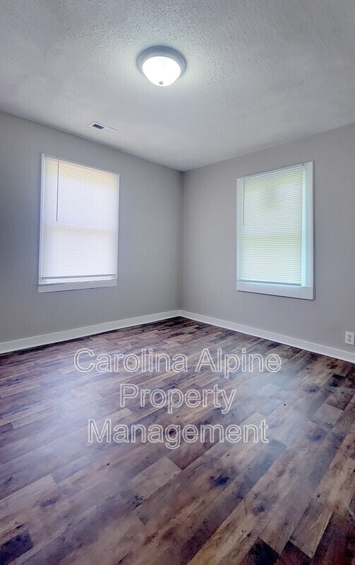 Building Photo - 119 Bingo Ln