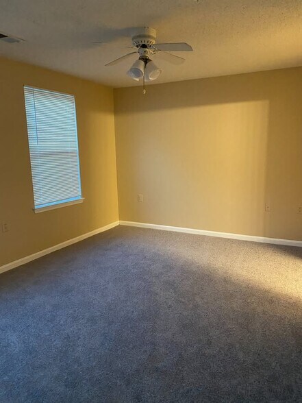 Master Bedroom - 10024 Vanderbilt Circle