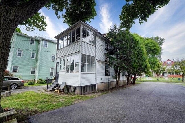 Building Photo - 500 Oxford St