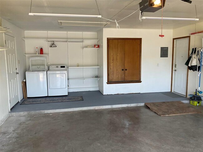 Building Photo - 1712 Creek Bend Cir