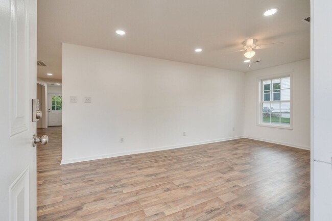 Building Photo - 2 Bedroom 2 Bath Bunglow in Bristol TN com...