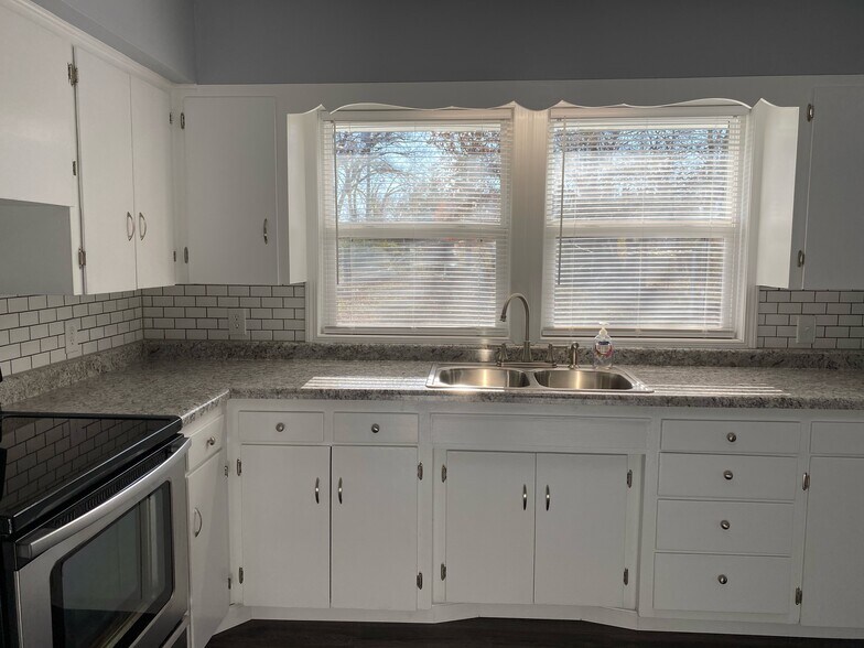 Building Photo - 217 South Park