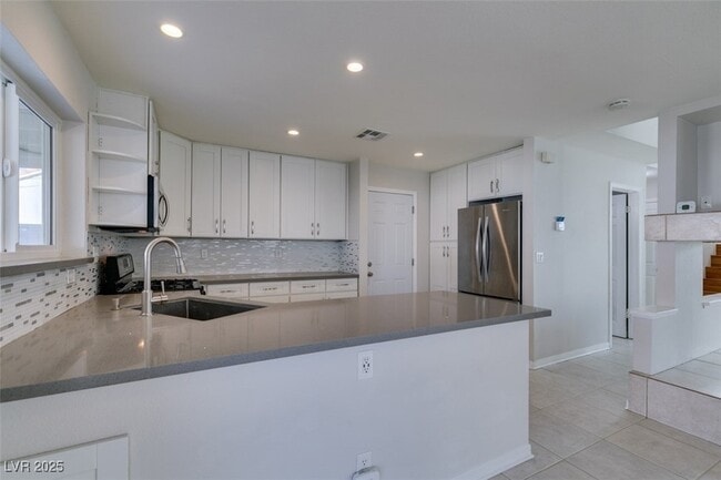 Building Photo - 225 Comanche Pl