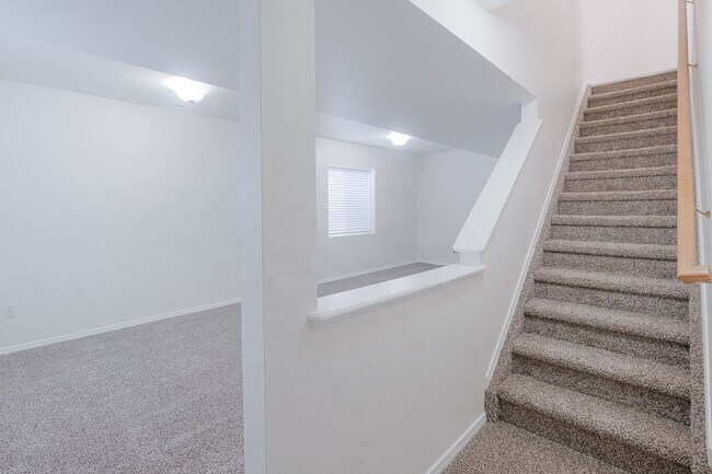 Building Photo - 8302 Cooper River Dr