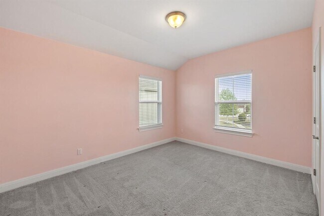 Building Photo - 138 Fern Dr