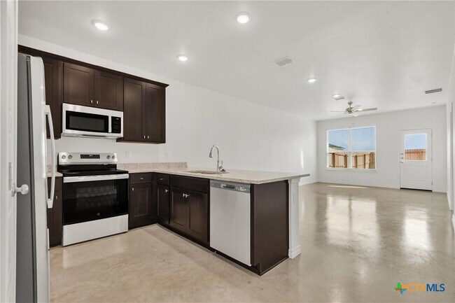 Building Photo - 3902 American Elm Dr